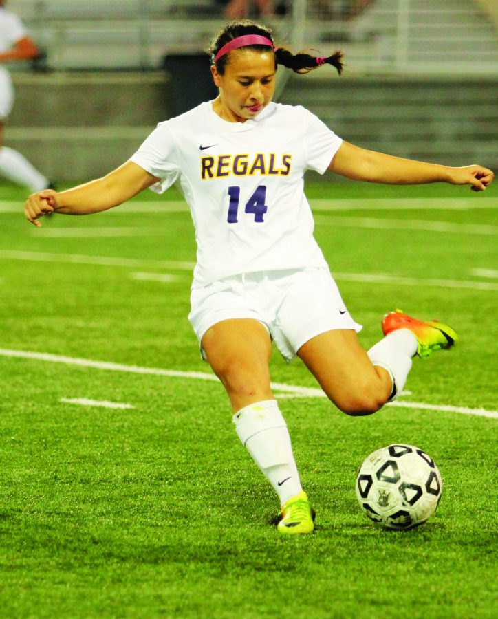 Through Ball: Freshman midfielder Charlotte Rosen looks to pass the ball to a teammate in the Regals’ Sept. 24 win against Redlands.

Photo by Andrea Whisler- Staff Photographer