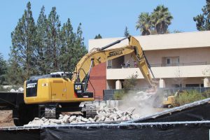 Constructing the future of science: Bulldozers and construction crews continue to excavate grounds at the south end of the Ahmanson Science Center, gathering stares from onlooking students. (Photo by Arianna Macaluso - Photo Editor)