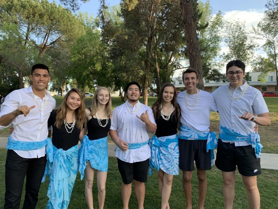 En el Luau en 2019, estos voluntarios bailaron el hula (atribuido por Jasmine Palafox)