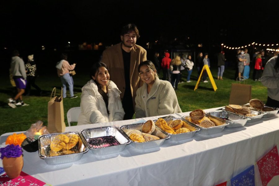 Representatives from the Latin American Student Organization gave out pan dulce at the event.