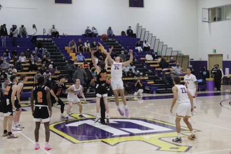 Cal Lutheran and  Occidental start the game at center court for the tip-off (Photo by Karly Kiefer-Reporter). 