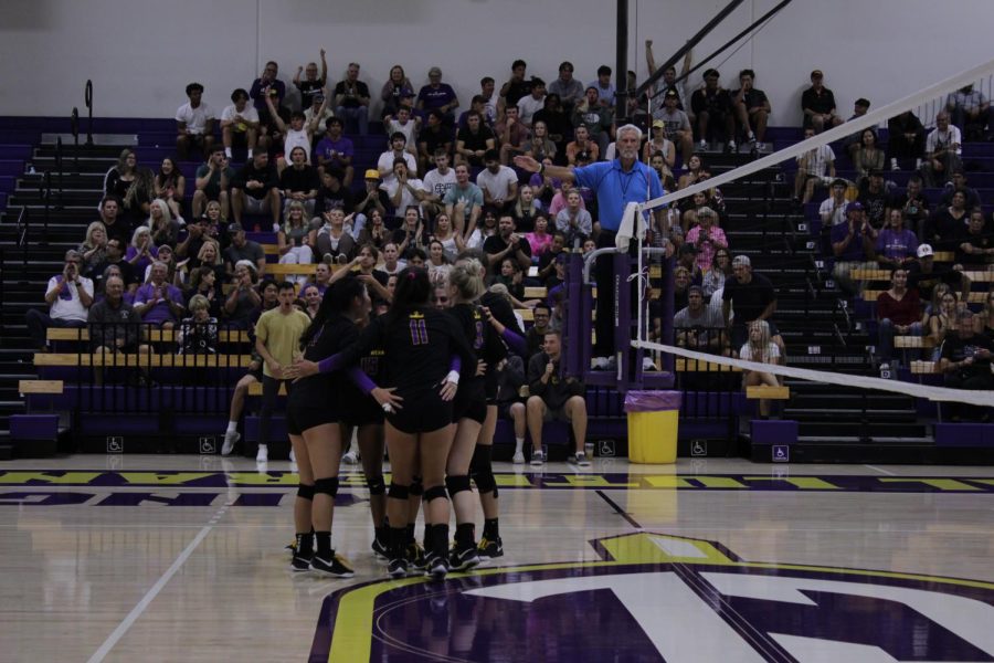 The+Regals+Volleyball+team+rejoices+after+scoring+a+point+against+Claremont-Mudd-Scripps