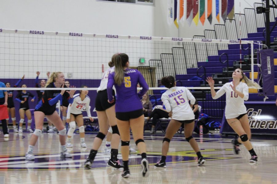 The Regals volleyball team set the point up against the Pomona-Pitzer Sagehens.