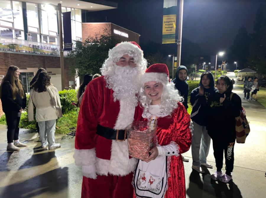 ASCLUG President Greg Pimentel and Taryn Gaulke dressed up as Santa and Mrs. Claus to bring holiday cheer to Let It Snow.
