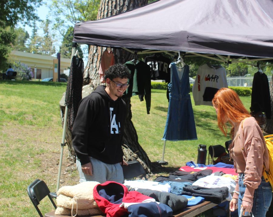 Students+sold+all+types+of+upcycled+items+at+the+Cal+Lutheran+garage+sale.+Attendees+were+able+to+walk+from+vendor+to+vendor+in+Kingsmen+Park+and+shop+for+a+variety+of+secondhand+items.++