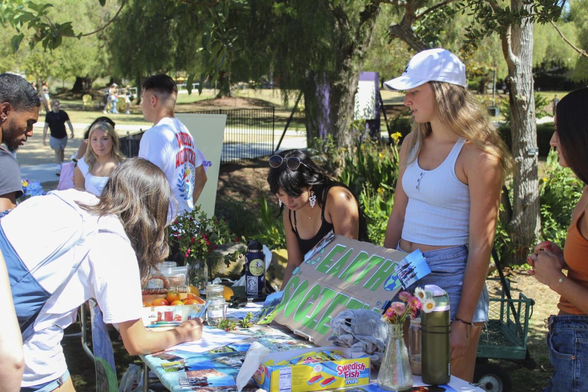 Earth Society Co-Presidents Cristiann Dipietrantonio and Faith Timney engaged with students. 