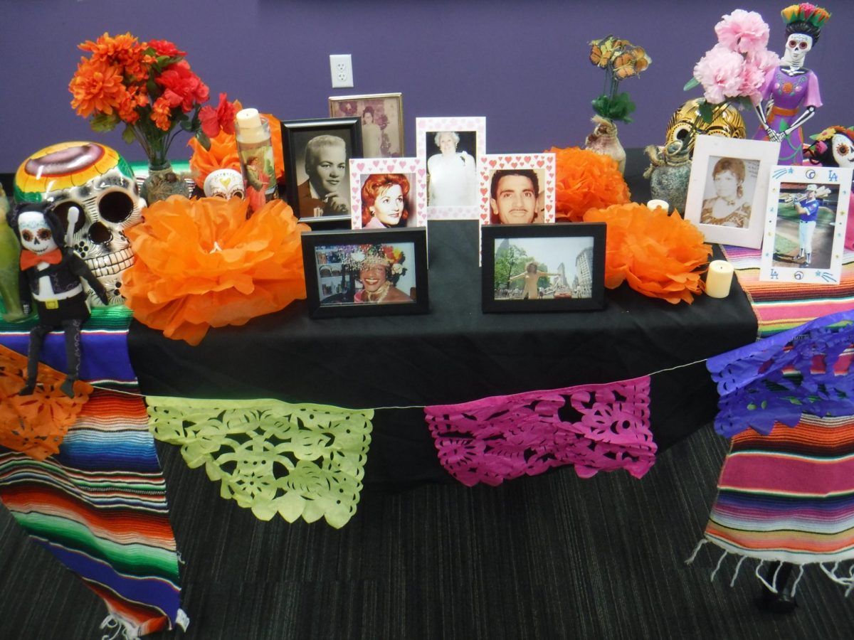 El altar de este año con los elementos tradicionales de la celebración de El Día de Muertos. El alter estuvo ubicado en el Student Union.