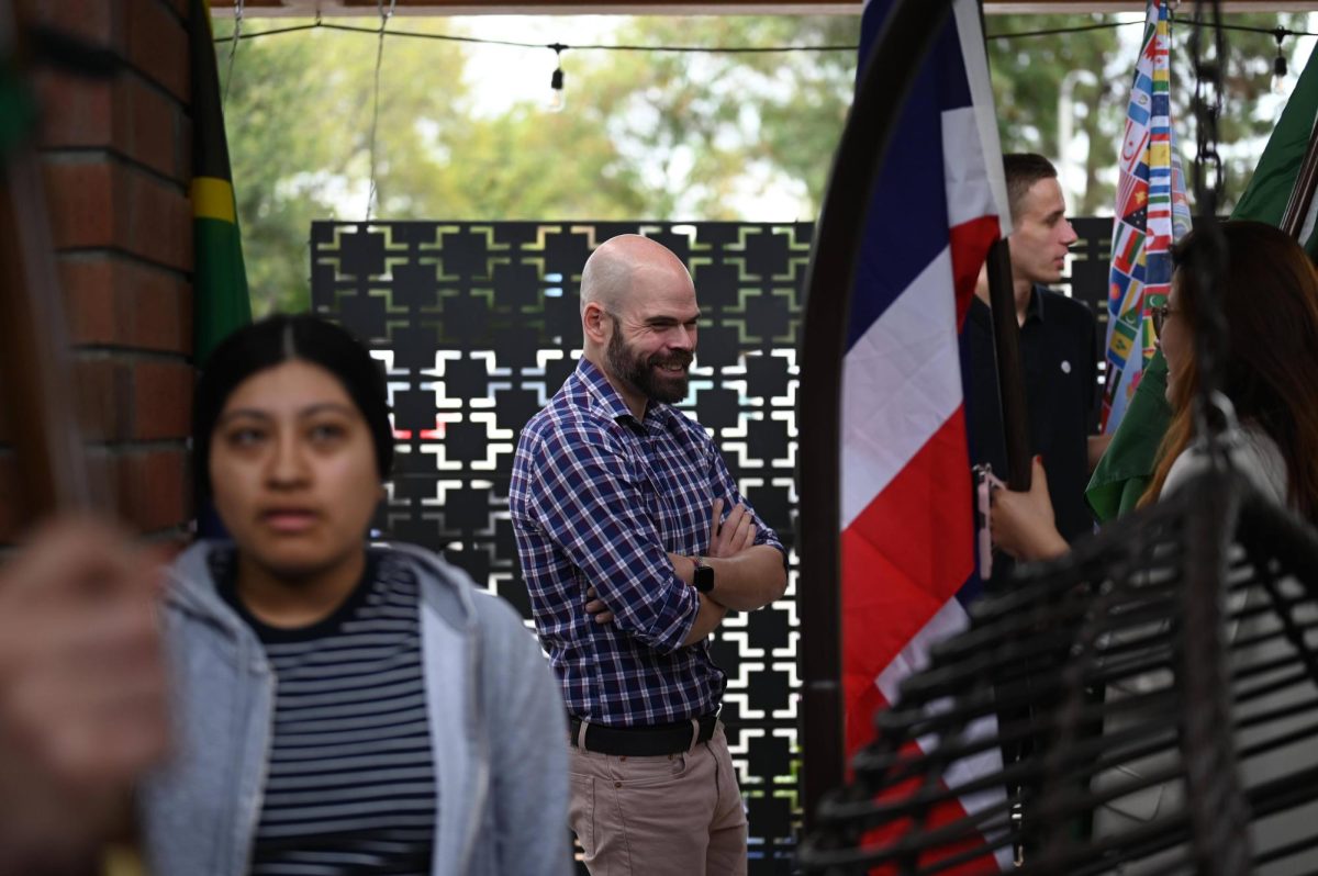 Matthew Yates engages in conversation with various members of the Cal Lutheran community in an event hosted alongside the Office of Education Abroad.	