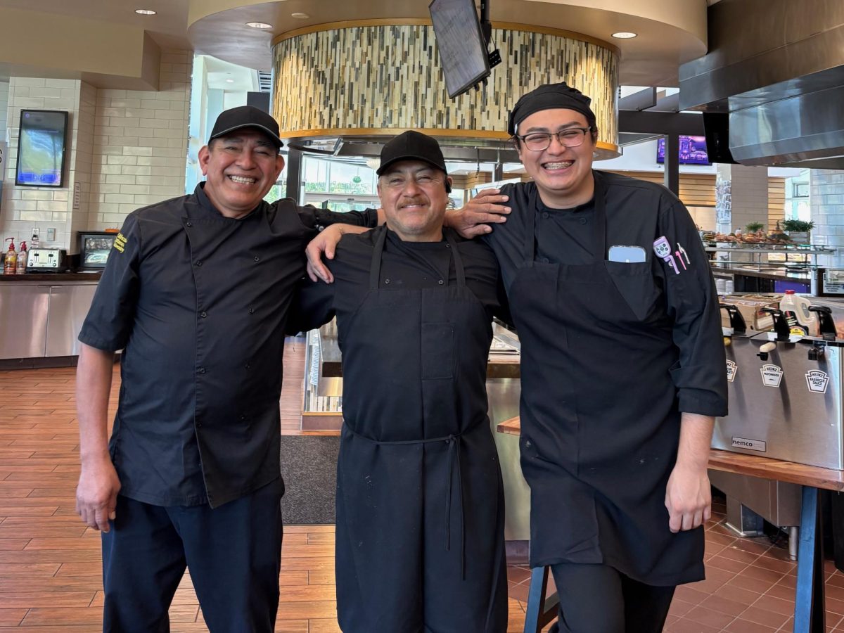 Los cocineros de Ullman Commons.